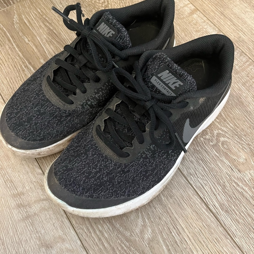 Shoes - Picture 4 of 8
